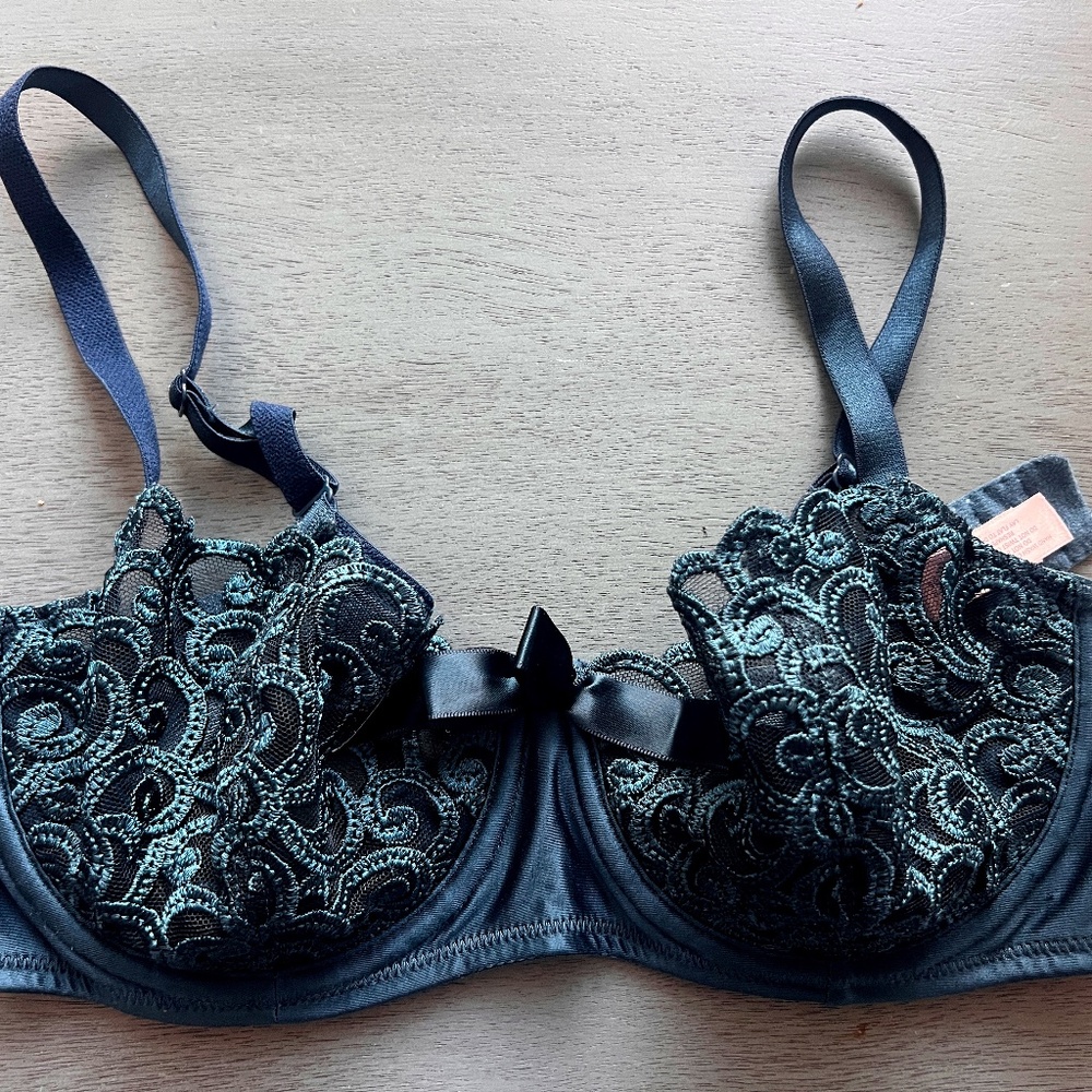 Victoria Secret lace push up bra unlined